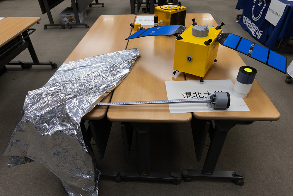 接着型膜展開デバイスによる複数デブリ除去