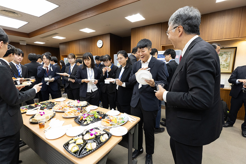 懇親会の様子２